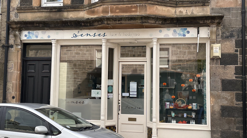 Shop / Clinic / Studio / Office To Let/May Sell in Comrie