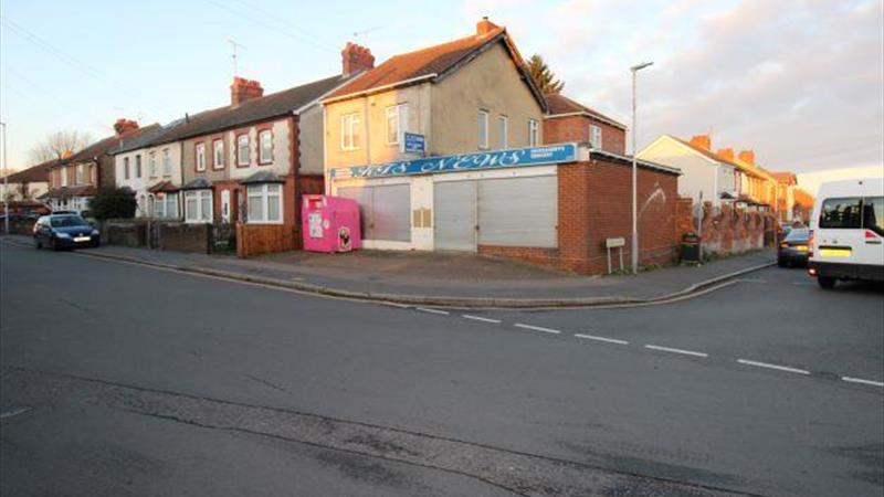 Retail Unit in Luton For Sale