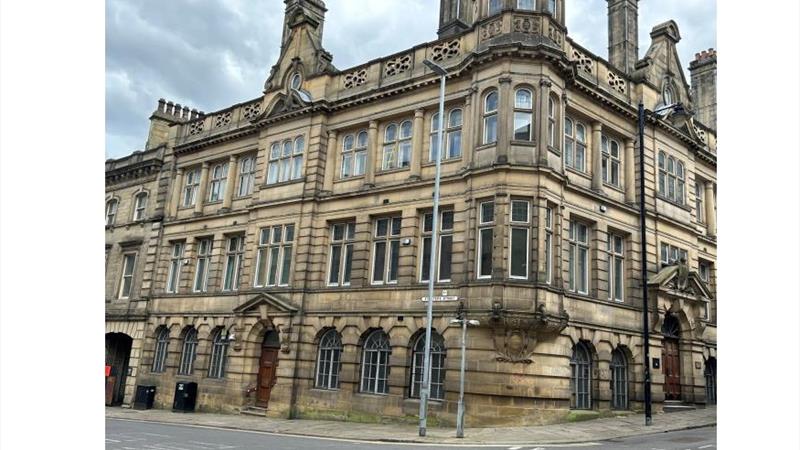 Office Building in Huddersfield To Let or For Sale