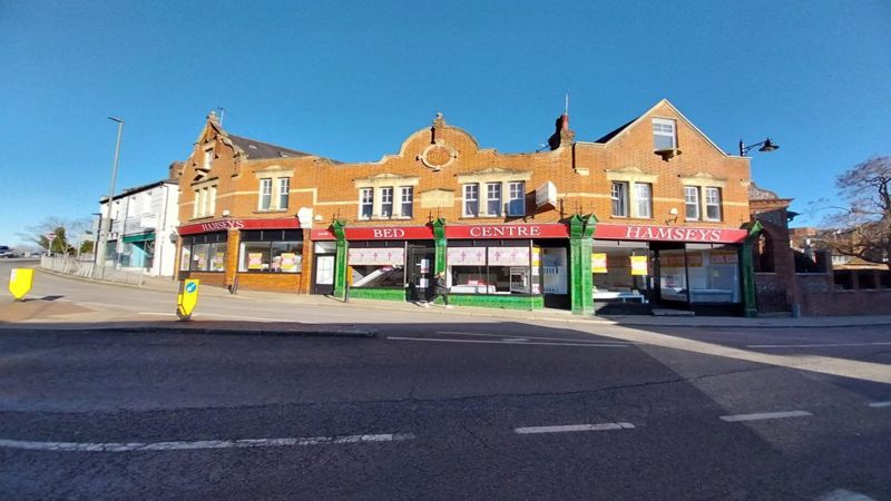 shop to let Leatherhead