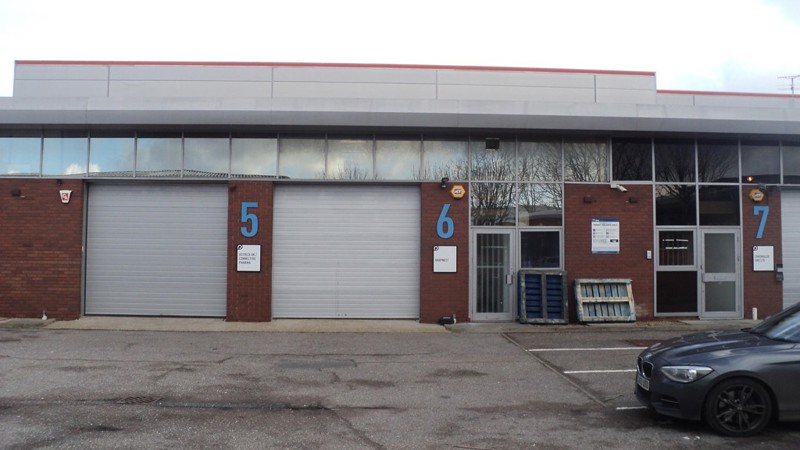 Warehouse With Parking To Let