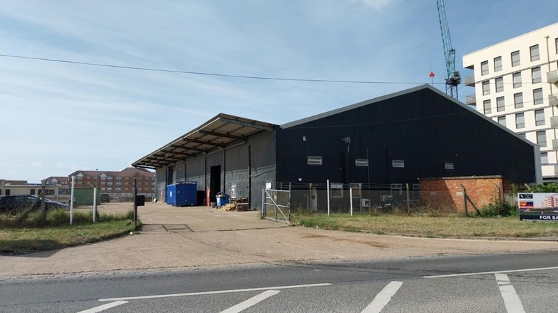 Warehouse With Offices To Let