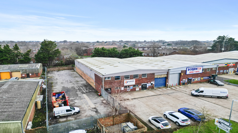 Warehouse With Ample Parking 