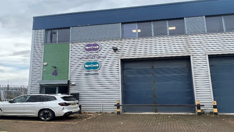 Single Storey Modern Warehouse to Let in Trafford Park