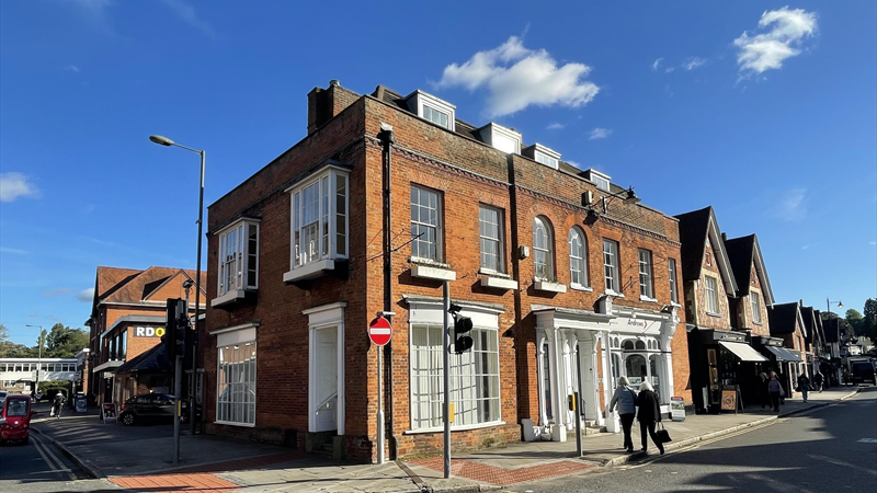 Class E Retail / Office Premises To Let in Reigate