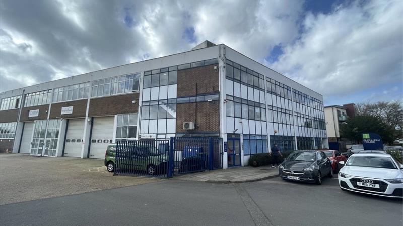 Offices With 4 Parking Spaces For Sale in Epsom