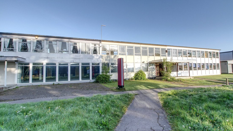 Class E / Commercial Unit in Crawley To Let
