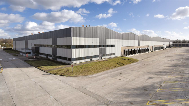 Prime Distribution Facility To Let in Middleton