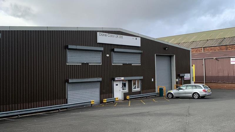 Detached Warehouse with Offices To Let in Stalybridge