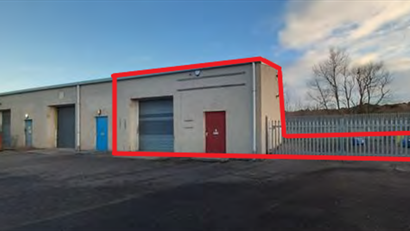 Industrial Unit With Side Yard To Let in Elgin