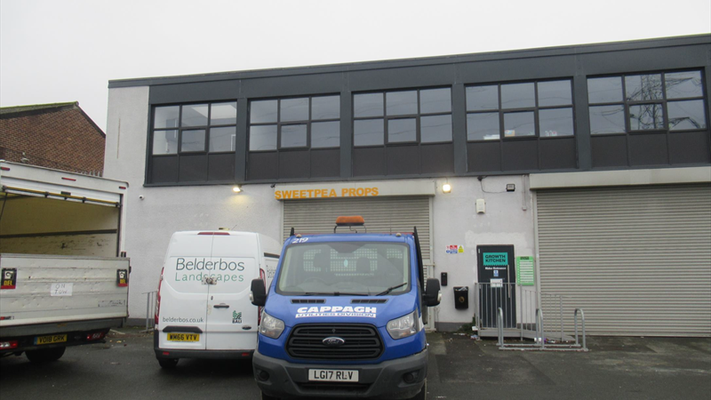Warehouse With Offices & 4 Parking Spaces To Let in Wimbledon