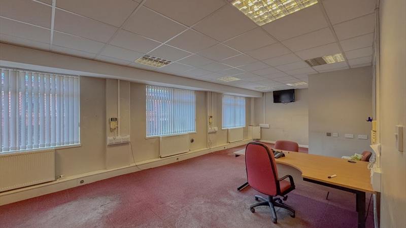 Large Office Space With Workshop To Let in Glasgow