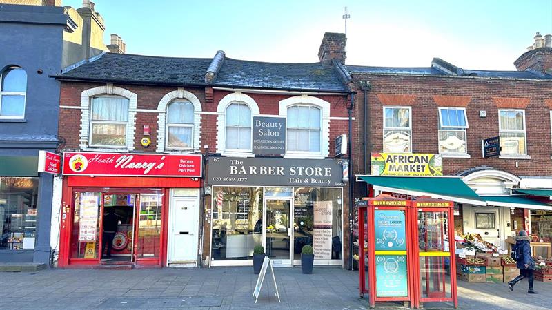 Mid Terraced Retail Unit For Sale in Thornton Heath