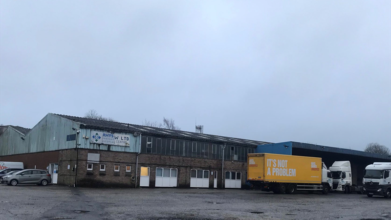 Warehouse With Excellent Motorway Links