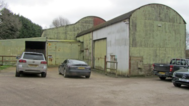 Workshop/Store Plus Large Yard To Let in Bodiam