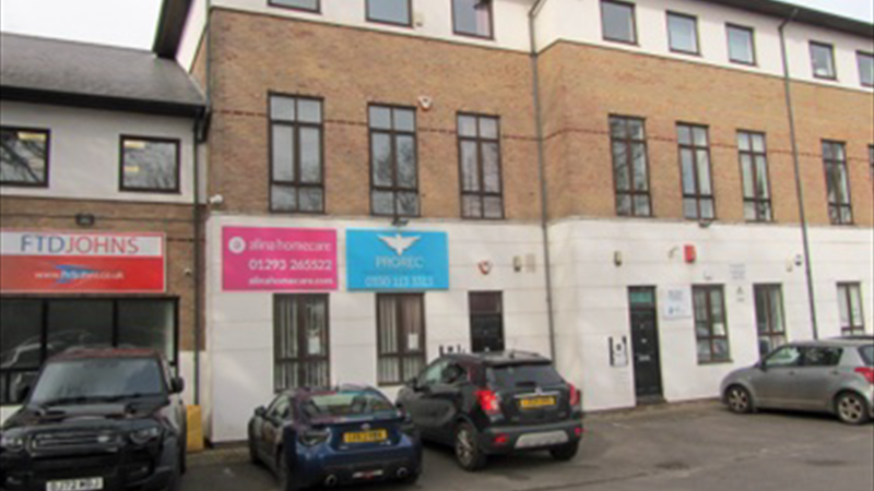 2nd Floor Office Suite With Parking To Let in Crawley