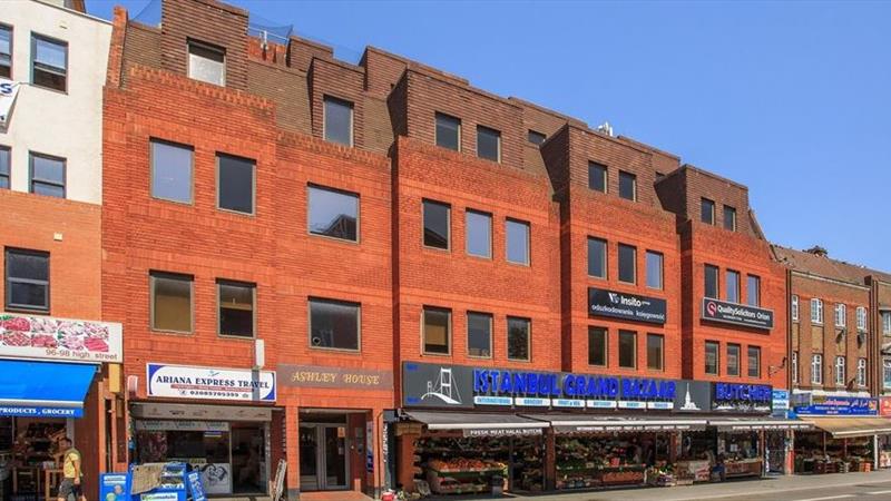 Town Centre 1st Floor Office To Let in Hounslow