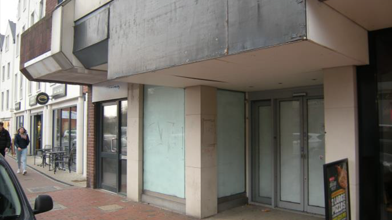 Prominent “E” Class Retail/Office Unit To Let in Egham
