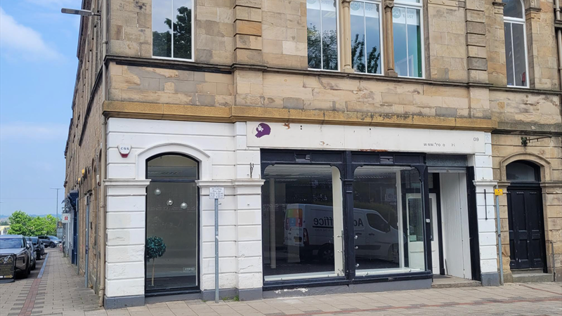 Prominent Retail / Office Premises For Sale/To Let in Falkirk