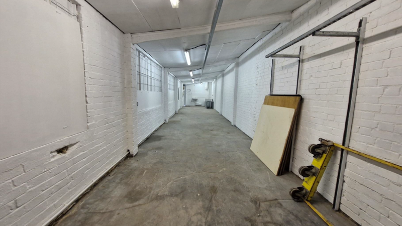 Storage / Warehouse Unit To Let in Coulsdon