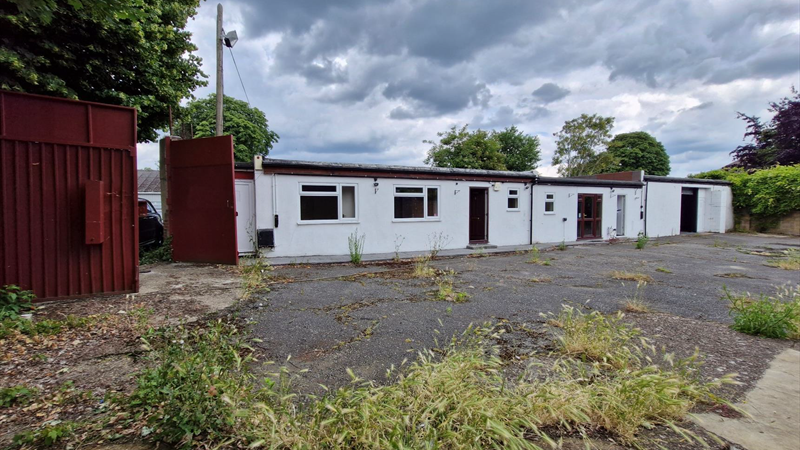 Storage Yard / Warehouse & Offices For Sale/To Let in Carshalton