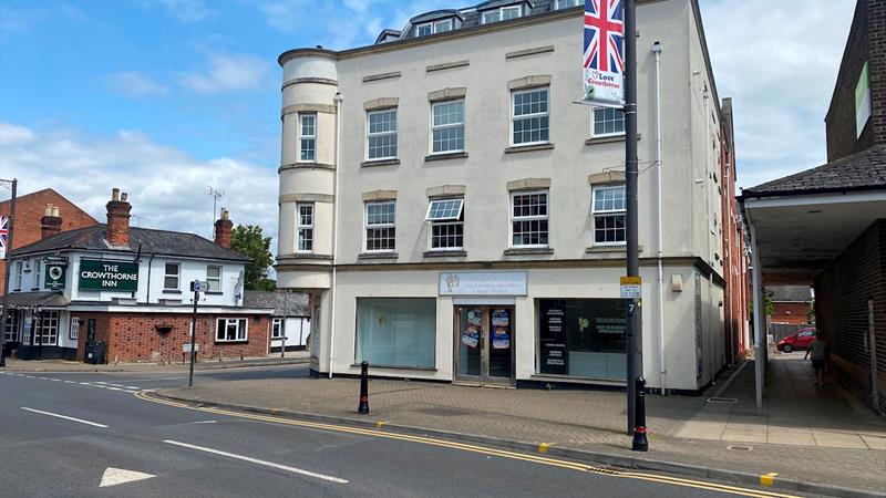 Leasehold Town Centre Retail Unit For Sale in Crowthorne