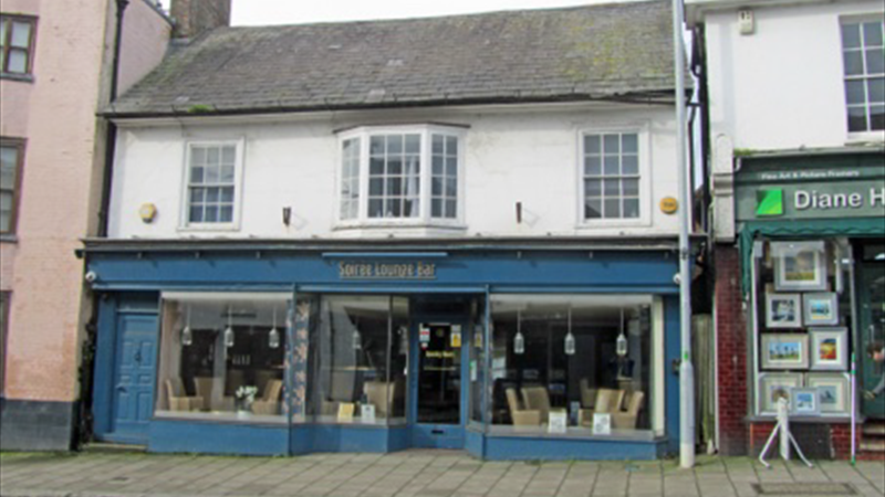 Retail Investment With Self-Contained 3-Bed Flat For Sale Uckfileld