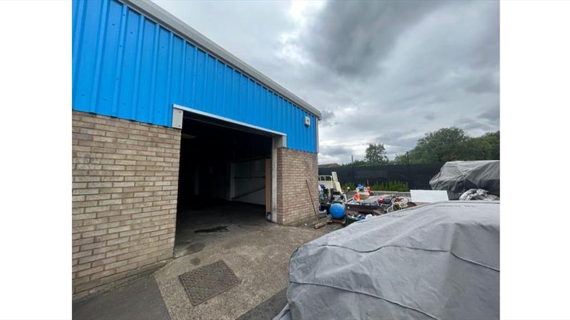 Industrial Unit in New Haw To Let