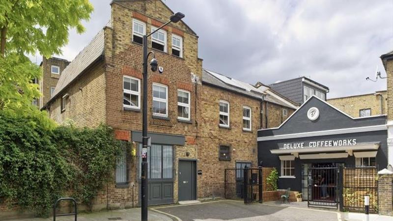 Victorian Mews & Coach House Office Conversion To Let in Hammersmith & Fulham