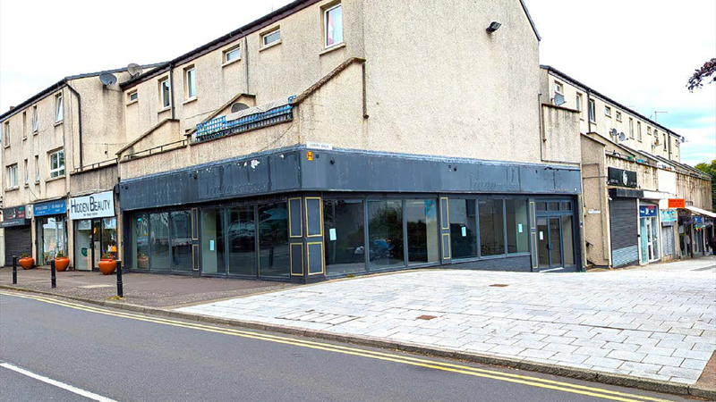 Large Retail/Showroom Unit To Let in Bridge of Weir