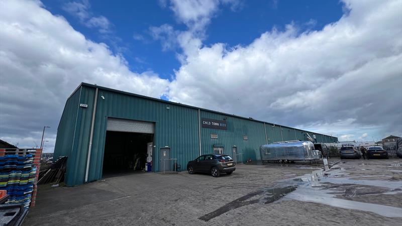 Industrial / Warehouse Unit With Large Secure Yard To Let in Leith