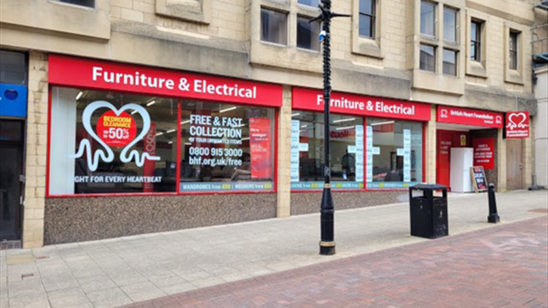 Prominent Town Centre Retail Unit To Let in Falkirk