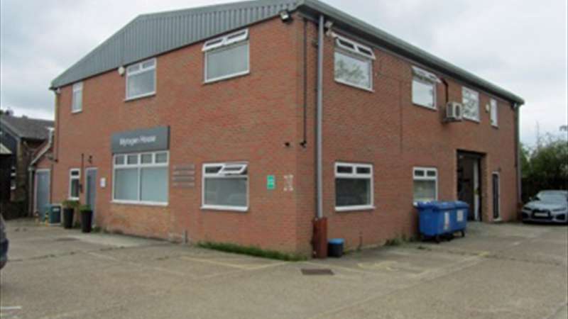 Detached Industrial Unit With Offices To Let in Heathfield