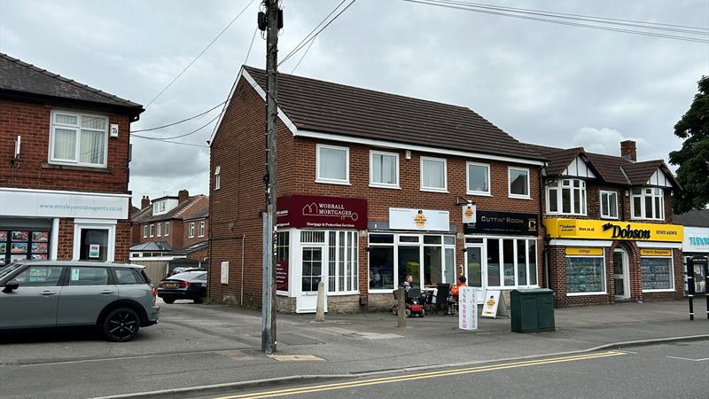 Small Ground Floor Shop / Office To Let in Garforth