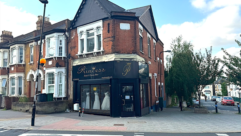 Shop / Class E Premises In Prominent Position To Let in Walthamstow