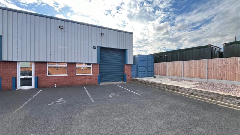 Industrial Unit With Offices To Let in Bromsgrove