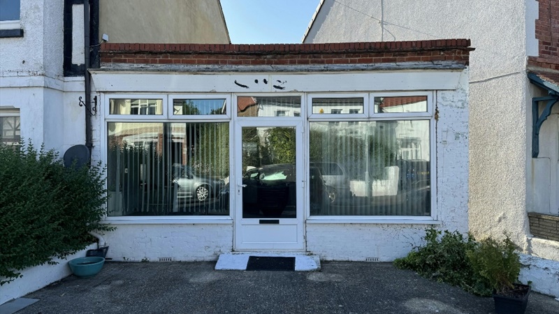 Retail /Office Unit in Worthing To Let