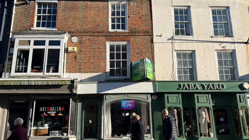 Retail / Office Premises in Chichester To Let