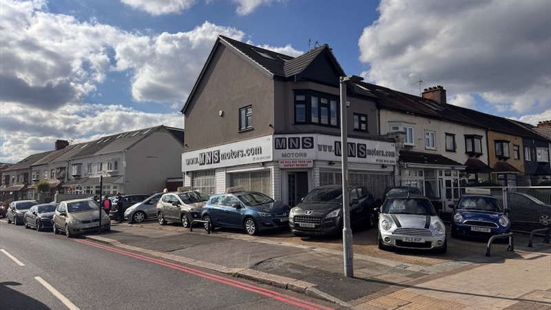 Car Sales Showroom To Let in Ilford