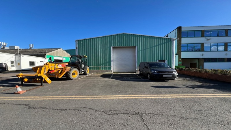 Warehouse With Parking To Let