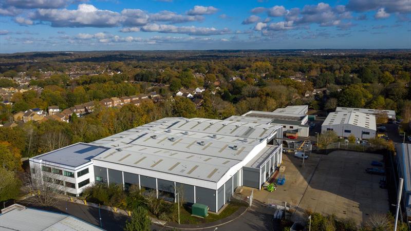 Warehouse To Let in Yateley