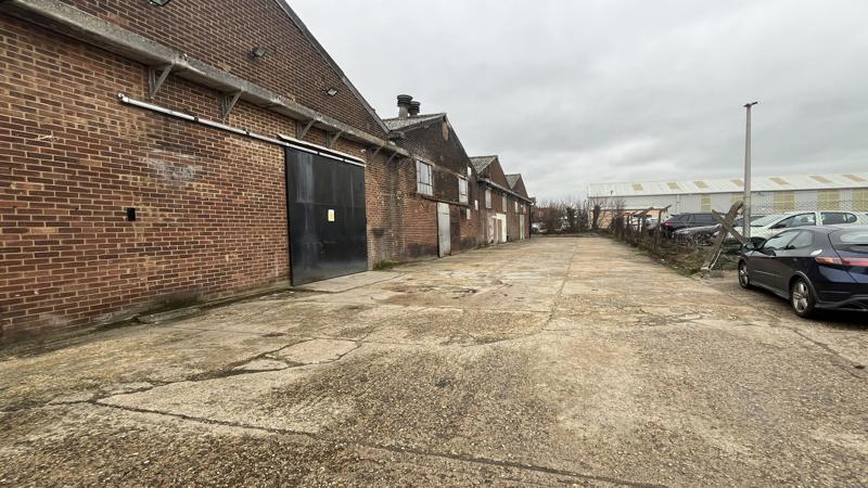 Industrial Unit in Hitchin To Let