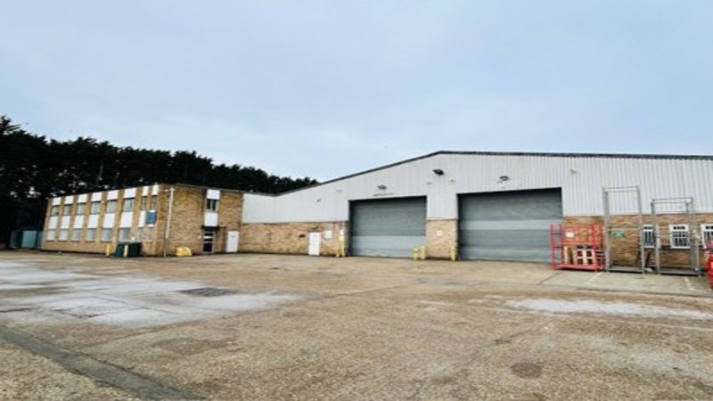 warehouse for sale / to let Hitchin