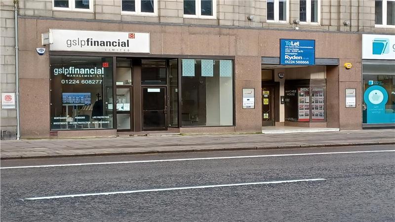 Prominent Retail Unit To Let