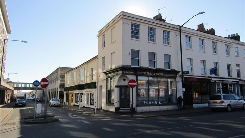 Retail Unit To Let in Leamington Spa