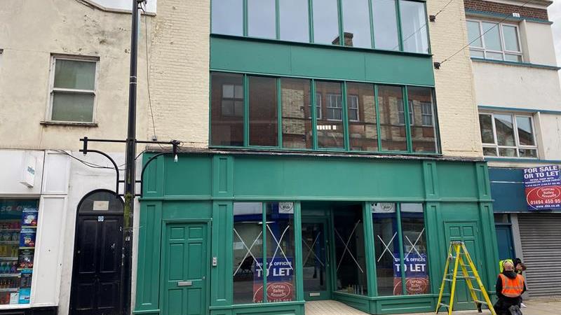 shop to let High Wycombe