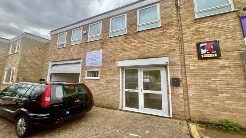 First Floor Office To Let