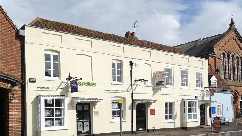 commercial unit to let Beaconsfield