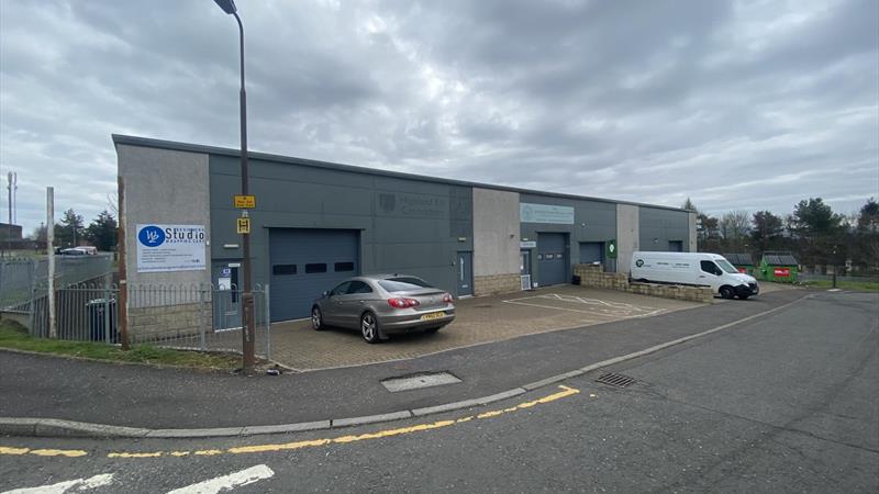 Warehouse With Parking To Let