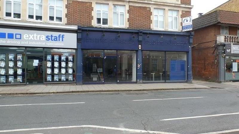 Shop to Let in Enfield